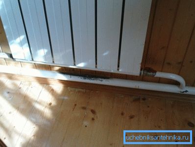 Ha az akkumulátornak a levegőbe kerül, akkor a keringés az alsó kollektoron keresztül halad. Ha az akkumulátornak a levegőbe kerül, akkor a keringés az alsó kollektoron keresztül halad.