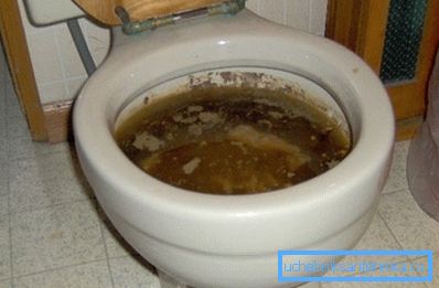 Ha eltömődött, a víz hosszú ideig nem hagyja el a tálat. Ha eltömődött, a víz hosszú ideig nem hagyja el a tálat.