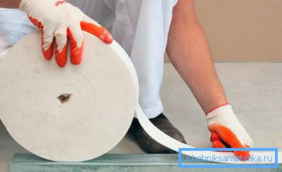 Példa a pecsétnek a profilra való ragasztására. Példa a pecsétnek a profilra való ragasztására.