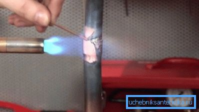 A forrasztásnak teljesen fel kell töltenie a szerelési rést A forrasztásnak teljesen fel kell töltenie a szerelési rést