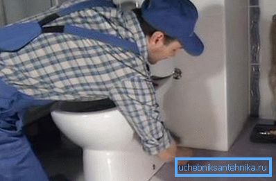 A WC összekötése a csatornába - fontos lépés A WC összekötése a csatornába - fontos lépés