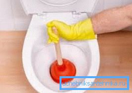 Egy szemeteskartozék dugattyúval