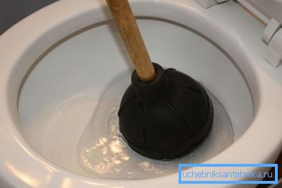 A dugattyú tisztítása A dugattyú tisztítása
