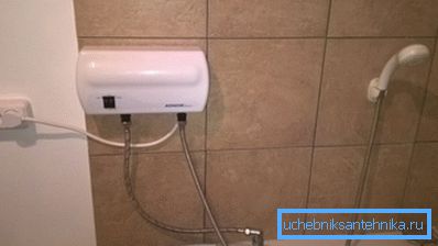 Áramlásfűtés a padlás padlójában. Áramlásfűtés a padlás padlójában.