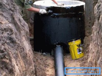 A folyamat lezárása varratok bitumen keverék.