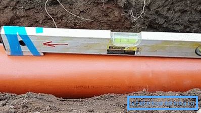 Szintellenőrzés egy mellékelt deszkával Szintellenőrzés egy mellékelt deszkával