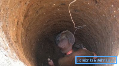 A zárt térben végzett munka meglehetősen nehéz, bár nem könnyebb mindazok számára, akik a homok vödörét emelik.