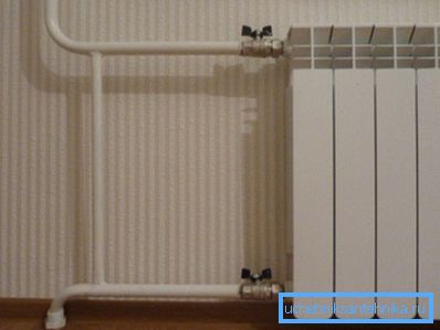 A képen látható radiátor jól kapcsolódik az acél béléshez. A képen látható radiátor jól kapcsolódik az acél béléshez.