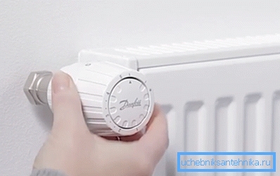 1 hősugárzó szelep, szabályozva a termofejjel 1 hősugárzó szelep, szabályozva a termofejjel
