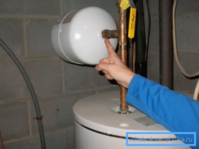 Extender a falra szerelve