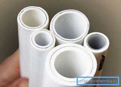 A vágószerszám mérete az alkalmazott anyagtól függ. A vágószerszám mérete az alkalmazott anyagtól függ.