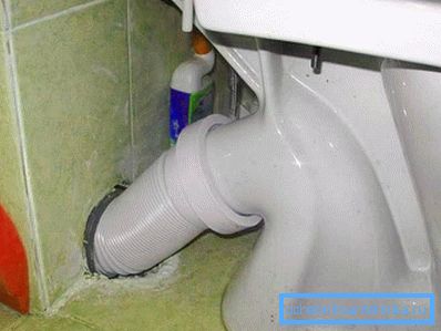 898 A hullámos WC manuális tisztítása