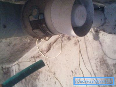 A műanyag csövek segítségével a mechanikus szellőzést könnyedén felszerelheti a pajtaba a saját kezével. A műanyag csövek segítségével a mechanikus szellőzést könnyedén felszerelheti a pajtaba a saját kezével.