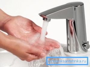 Az elektronikus mosdókagyló nagyon kényelmes. Az elektronikus mosdókagyló nagyon kényelmes.