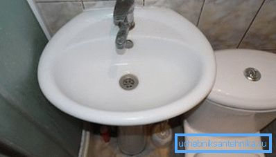 A leeresztő tartály nem lehet túl széles A leeresztő tartály nem lehet túl széles