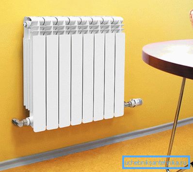 A modern radiátoroknak nem kell fedezni valamit, ergonómikusan illeszkednek a belső térbe A modern radiátoroknak nem kell fedezni valamit, ergonómikusan illeszkednek a belső térbe