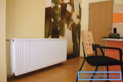 Acél panel radiátor a belső térben