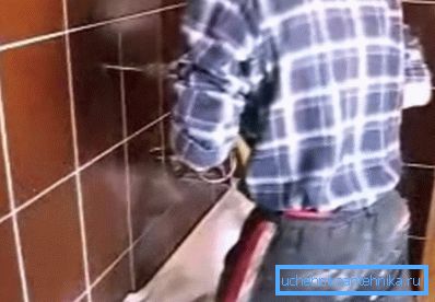 Fúrólapok az útmutató alatt Fúrólapok az útmutató alatt