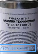 A technikai vazelin különböző mértékben különbözik a kozmetikumokban használt anyagtól, és a súrlódás csökkentésére használják a PVC csatornacsövek telepítésekor A technikai vazelin különböző mértékben különbözik a kozmetikumokban használt anyagtól, és a súrlódás csökkentésére használják a PVC csatornacsövek telepítésekor