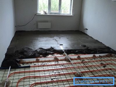Melegítsük fel a padlót a fűtésről szoros cement-homok esztrich Melegítsük fel a padlót a fűtésről szoros cement-homok esztrich