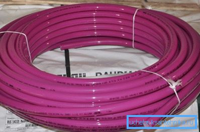 A Rehau Rautitan Pink csövek fűtése tekercsekben történik. A Rehau Rautitan Pink csövek fűtése tekercsekben történik.