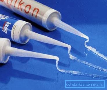 A szilikon tömítésű kádnak a szekrényben kell lennie A szilikon tömítésű kádnak a szekrényben kell lennie