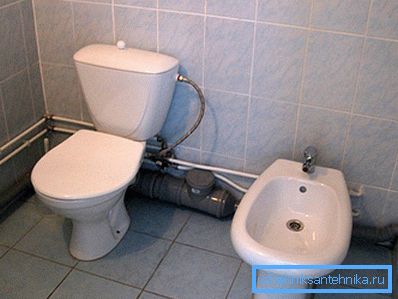 Bútorozott bidettel ellátott WC Bútorozott bidettel ellátott WC