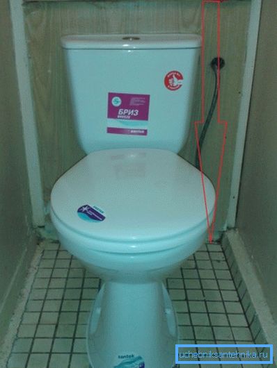 A 70 cm-es (alacsony) WC-k az egészségügyi szekrényben lévő fürdőszobákba kerülnek A 70 cm-es (alacsony) WC-k az egészségügyi szekrényben lévő fürdőszobákba kerülnek