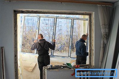 A fémplasztikus ablak felszerelése A fémplasztikus ablak felszerelése
