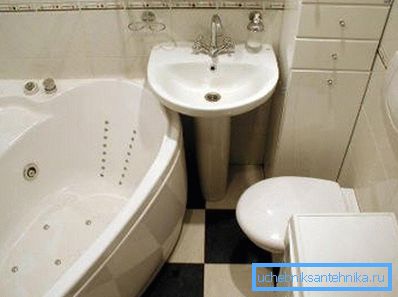 Egyes esetekben a falon lévő WC - az egyetlen üdvösség.