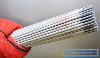 Megfelelő elektródákat választanak ki. Megfelelő elektródákat választanak ki.