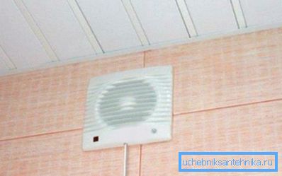 Kipufogó nyílás ventilátorral Kipufogó nyílás ventilátorral