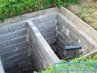 Pit bokrok tömbökkel