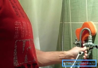 Kranbuksy cseréje a keverőben - szétszerelés Kranbuksy cseréje a keverőben - szétszerelés