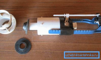 A tömítések cseréje egy modern szelepen. A tömítések cseréje egy modern szelepen.